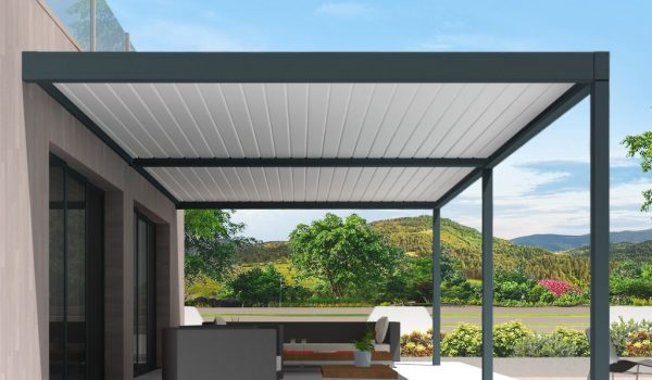Pergola-bioclimatique-Hélios-parallèle-en-aluminium